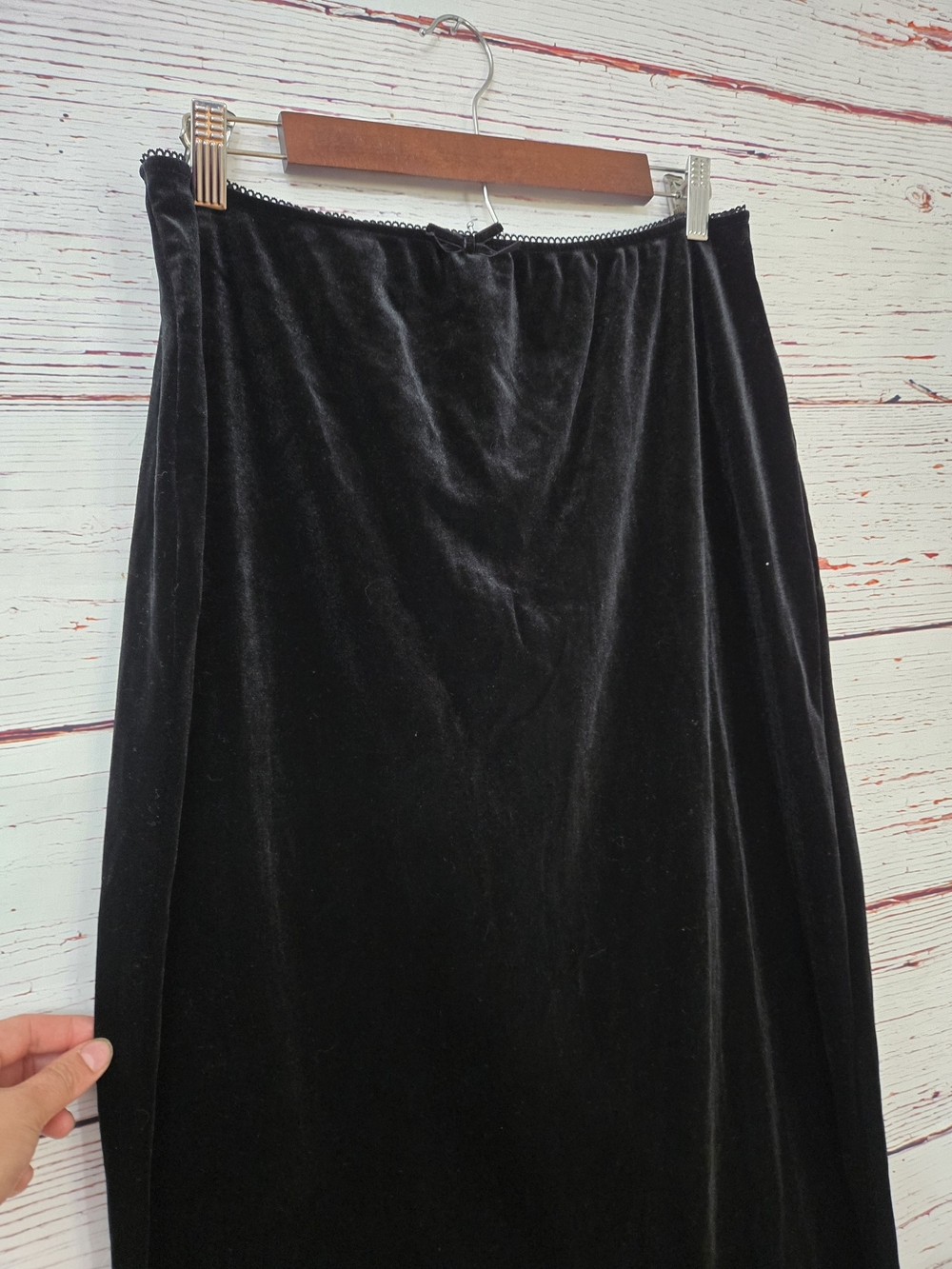 NWT Wild Fable Women's Black Velvet Midi Skirt Size L Back Slit Stretch Pull-On - Picture 2 of 15